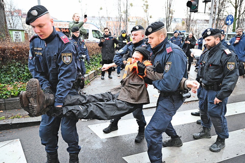 Klima-Kleber: Mini-Strafe für Megastau