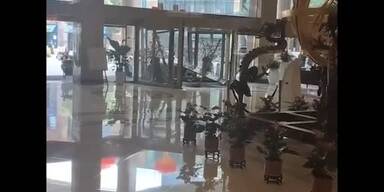 20230112_66_690857_y2matecom_-_Man_crashes_car_into_hotel_lobby_in_China_1080p.jpg