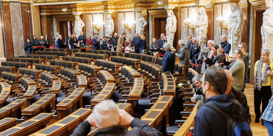 Ansturm auf Parlament: Mehr als 25.000 Fans