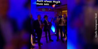 20230217_66_700316_230217_xx_VIDEO_ohne_BB_Kickl_musiziert_insta-story_1min_BM.jpg