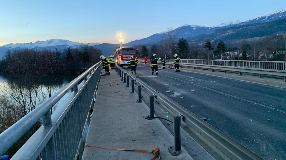 20-Jähriger stürzt mit Pkw in Drau Stockenboi