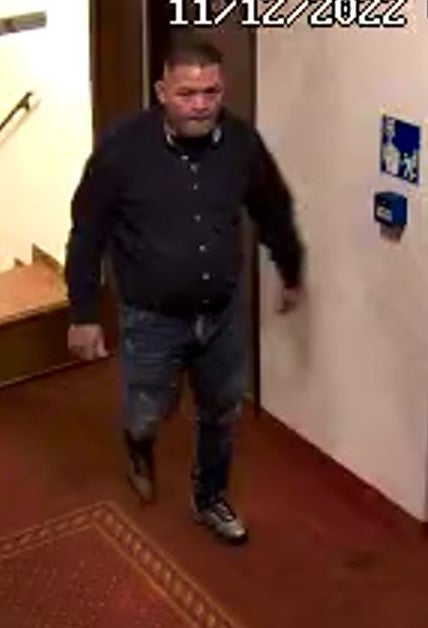 Dieb bestiehlt schlafende Gäste in ihren Hotelzimmern