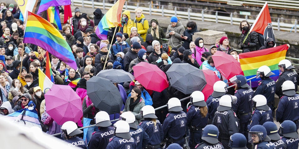 Soli-Demo bei Drag-Queen-Lesung