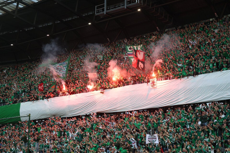 Hexenkessel Klagenfurt! So heizen die Fans beim Cup-Finale ein