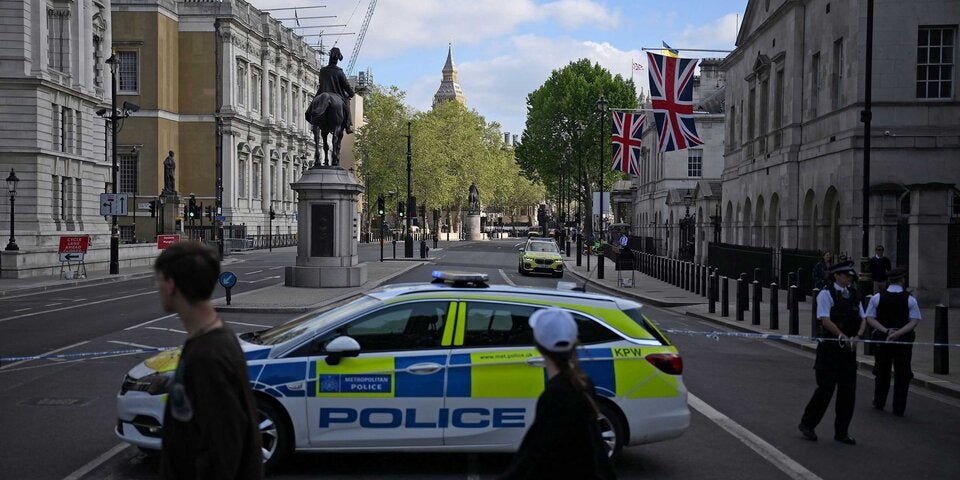 Auto fährt in Absperrung an Londoner Downing Street