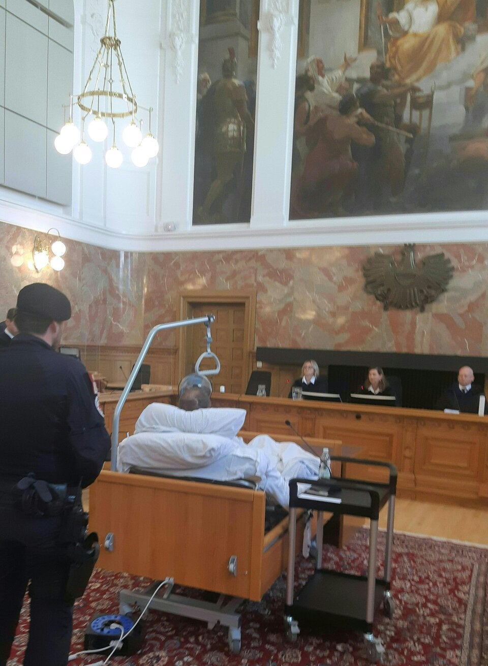 Gelähmter Krankenbett Gericht