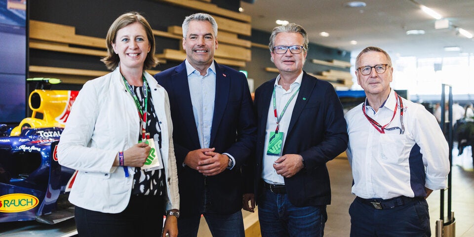 Barbara Eibinger-Miedl, Bundeskanzler Karl Nehammer, Erich Wolf (Red Bull), Landeshauptmann Christopher Drexler