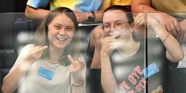 Skandal: Greta Thunberg zeigt im EU-Parlament Mittelfinger