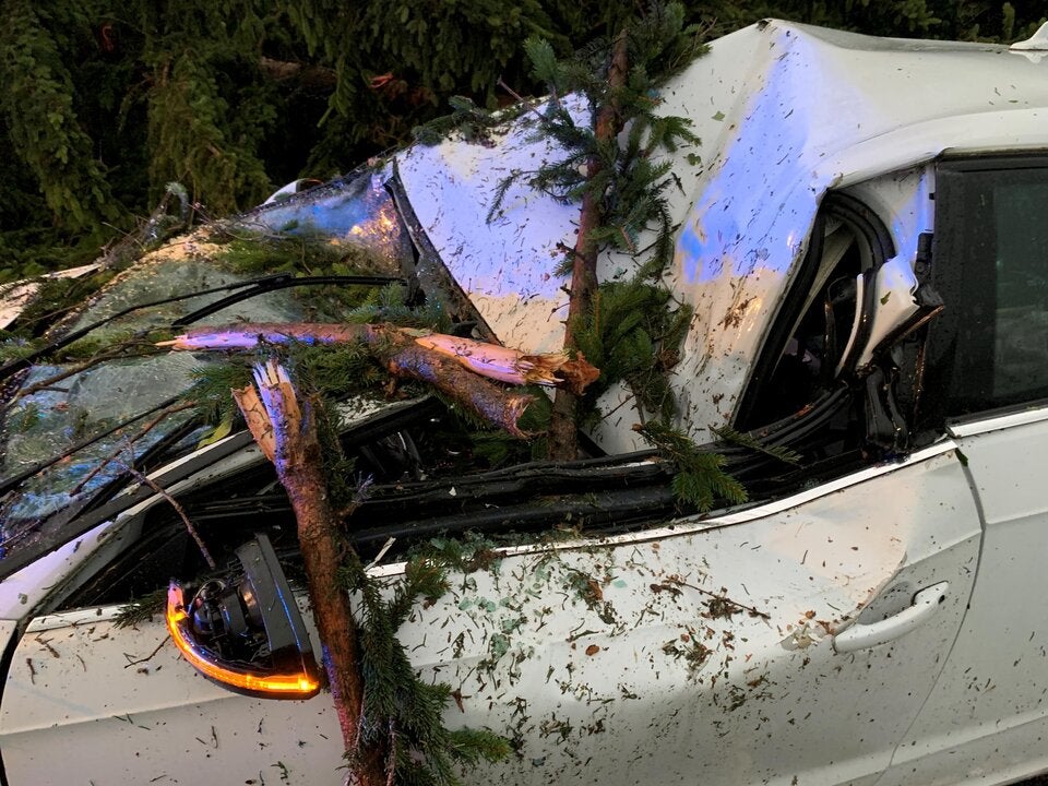 Beschädigter Pkw nach Unwetter in Schärding