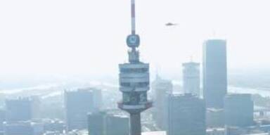 20231003_66_780441_231003_XX_MAZ_Donauturm_erhaelt_Rutsche_in_165Metern_MW.jpg