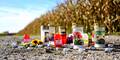 Kerzen und Blumen nach Hunde-Attacke in Naarn