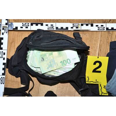 Die Bande konnte Schmuck und Bargeld für 440.000 Euro erbeutet