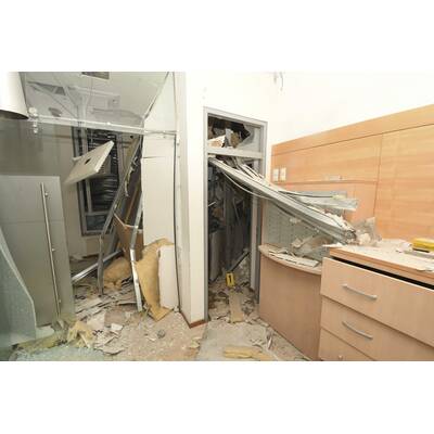 Die Bande konnte Schmuck und Bargeld für 440.000 Euro erbeutet