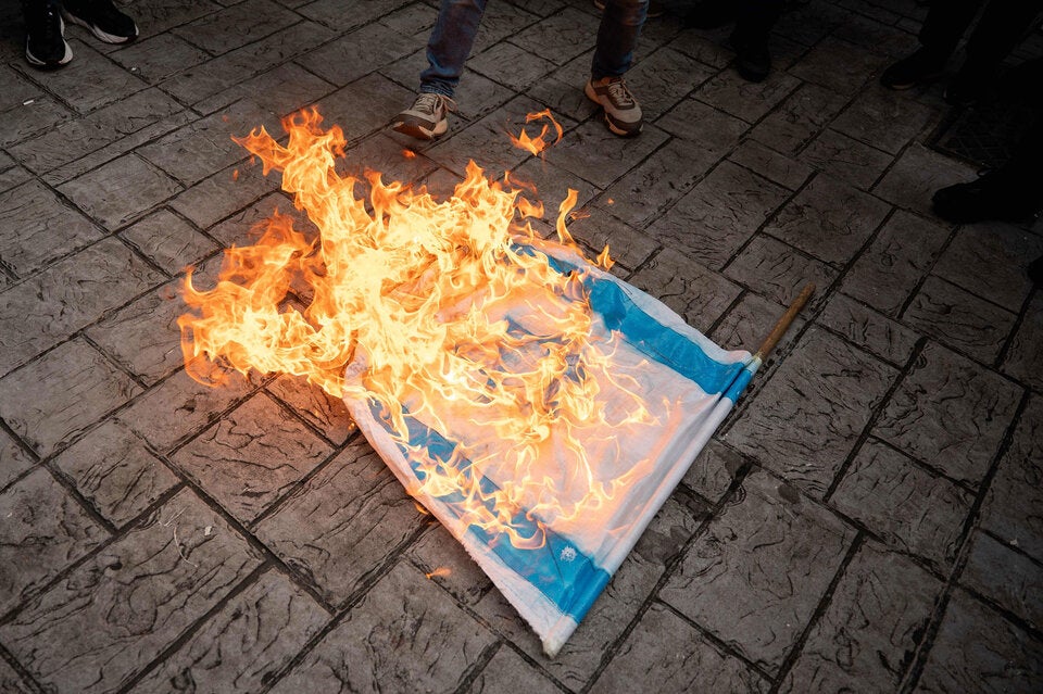 In ganz Europa werden Israel-Fahnen angezündet