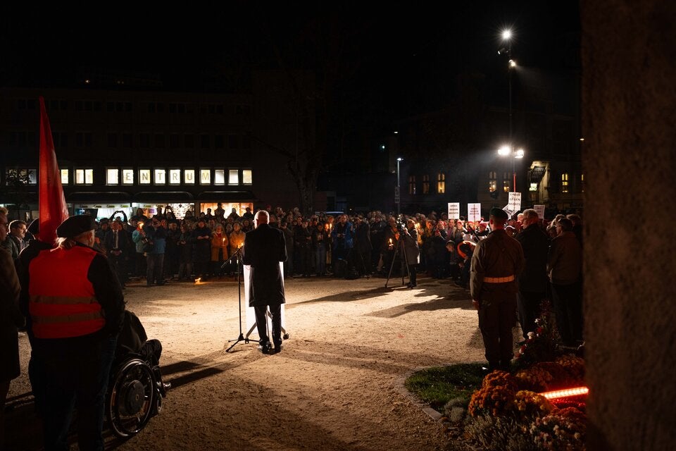 Bundespräsident Van der Bellen bei Pogromnacht-Kundgebung der Welser Initiative gegen Faschismus