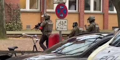 20231108_66_789609_231108_xx_VIDEO-ohne_BB_Amoklauf_Hamburg_Polizei_stuermt_schule_0min11_BM.jpg