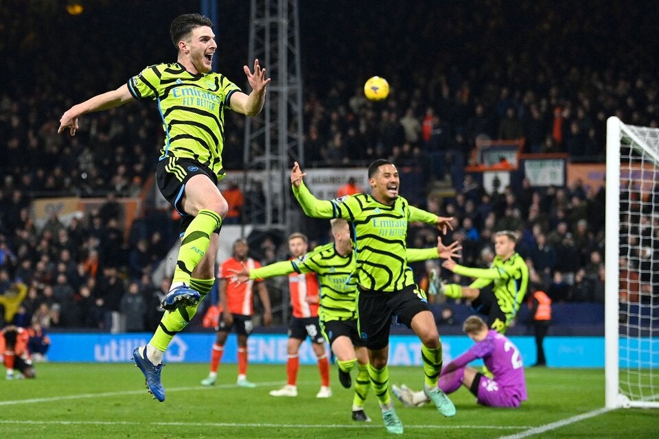 Arsenal gewinnt irren Schlagabtausch gegen Luton in 97. Minute