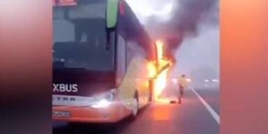 20231211_66_798311_231211_xx_VIDEO_ohne_BB_Flixbus_faengt_feuer_autobahn_1min01_BM.jpg