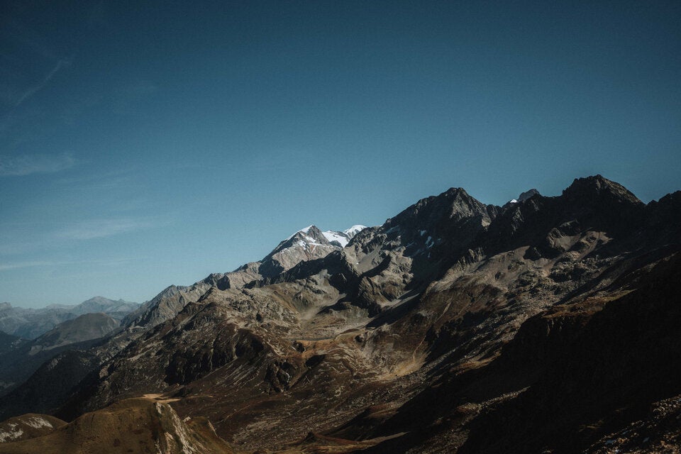 Steinig, aber lohnend. Eine Wanderung zum Pass Bonhomme belohnt mit einem sehenswerten Blick auf die berühmteste Gebirgskette der Alpen.  