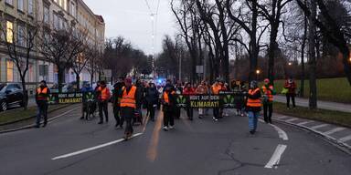 Klima-Kleber schlagen jetzt auch im Abendverkehr zu