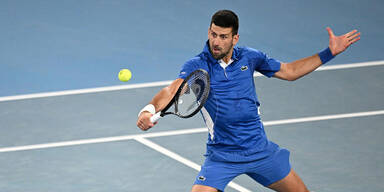 Djokovic nach hartem Kampf in Runde drei