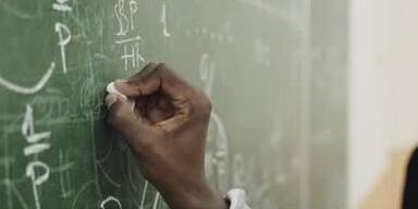 20240129_66_813567_240129_xx_MAZ_SchA14lerin_klagt_wegen_5er_in_mathe_0min58_BM.jpg