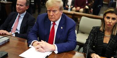 Donald Trump bei Betrugsprozess vor Gericht