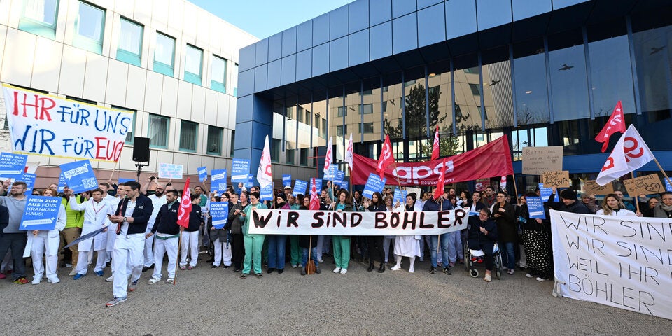 Protest vor dem Lorenz-Böhler-Krankenhaus