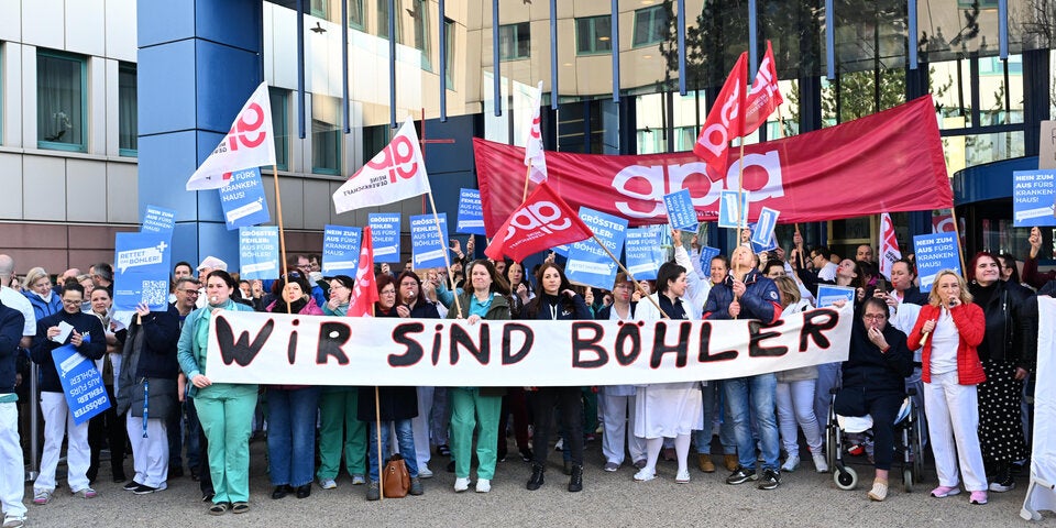 Protest vor dem Lorenz-Böhler-Krankenhaus