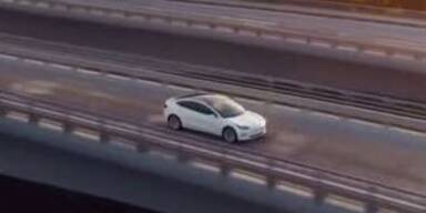 20240415_66_837547_240415_XX_MAZ_BUSINESS_Tesla_streicht_weltweit