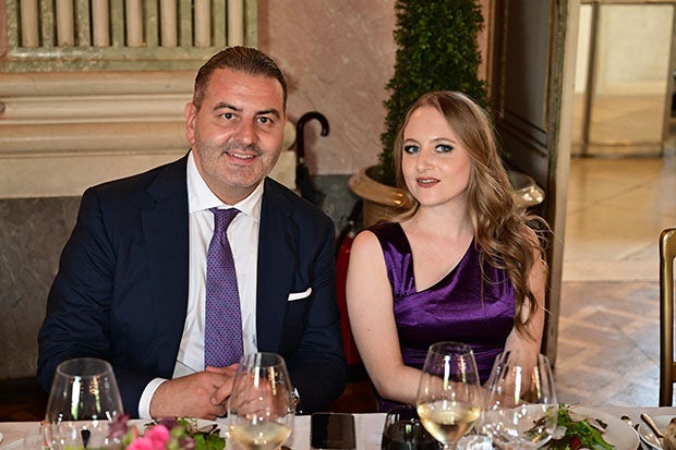 Nach Hochzeit: Darum droht jetzt Familien-Streit um Lugner City