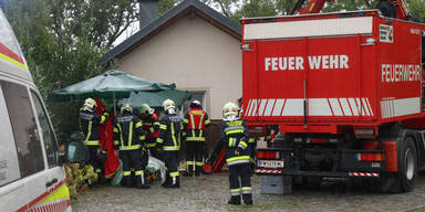 Frau aus Schacht gerettet