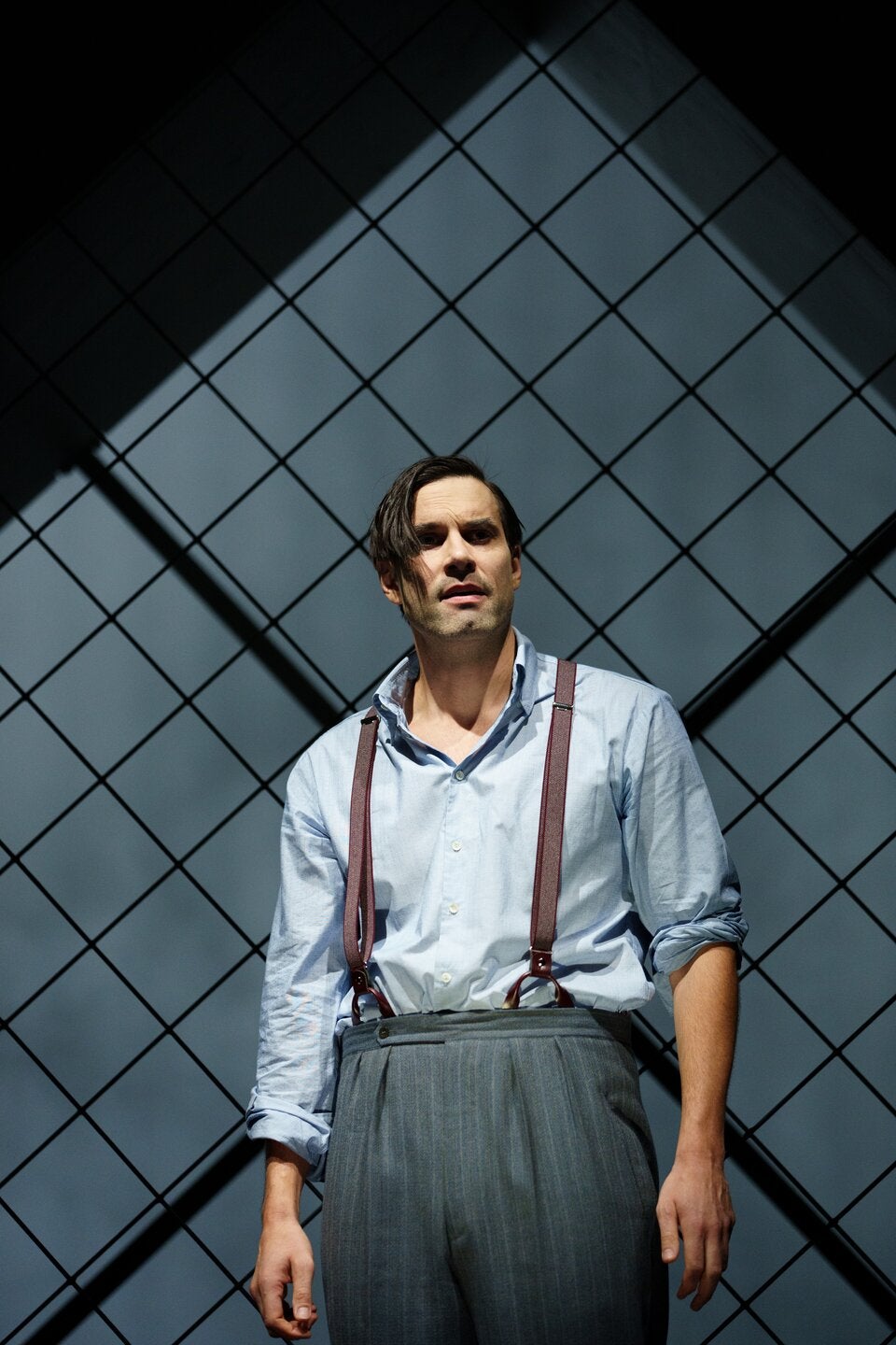 Max Simonischek als Robert Oppenheimer 