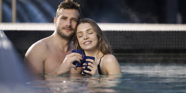 Therme Wien: Herbstliche Punschmomente am Pool