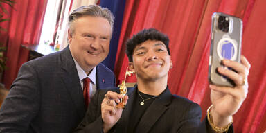 "Ich bin sprachlos": Goldener Wiener Rathausmann f&uuml;r JJ