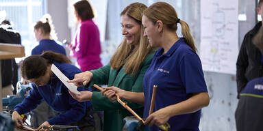 waff-Lehrlingstour: Stadtr&auml;tin Novak besucht engagierte Ausbildungsbetriebe