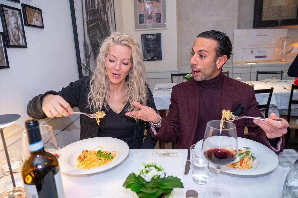 Simone Lugner bei Familie Barbaro in der Pizzeria Regina Margherita