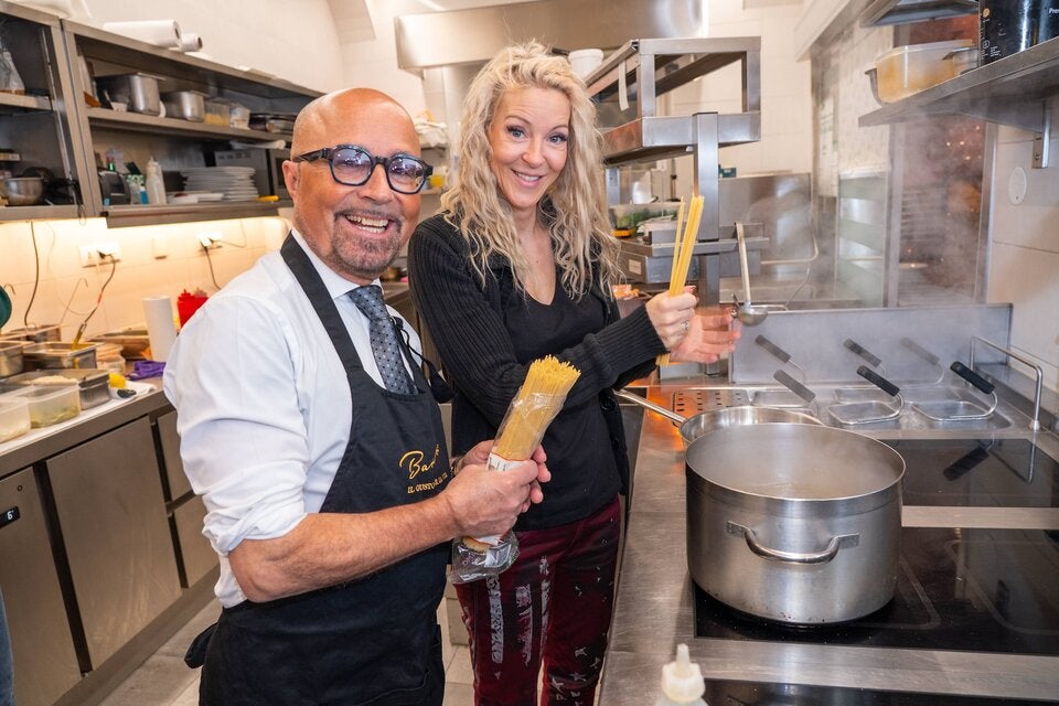 Simone Lugner bei Familie Barbaro in der Pizzeria Regina Margherita