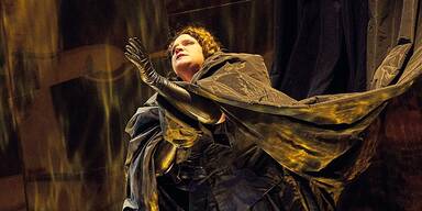 Stefanie Reinsperger in "Elisabeth!"