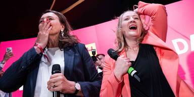 Die Neos-Spitzenkandidatinnen Selma Arapovic und Bettina Emmerling