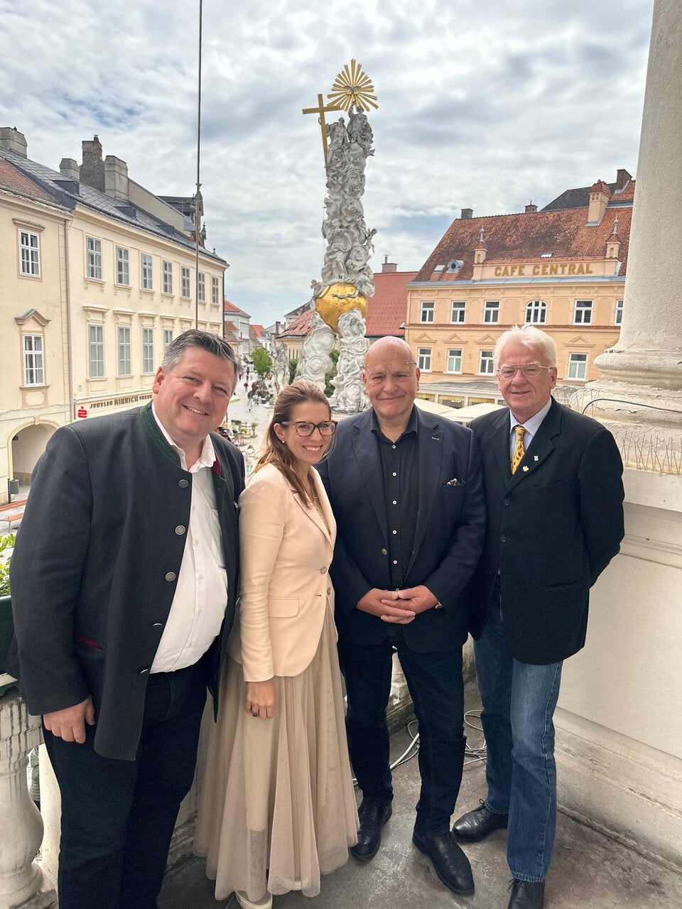 Herzlich willkommen geheißen wurde der Unternehmer Jürgen Hesz von Bürgermeisterin Carmen Jeitler-Cincelli, Vizebürgermeister Markus Riedmayer und Vizebürgermeister Jowi Trenner.