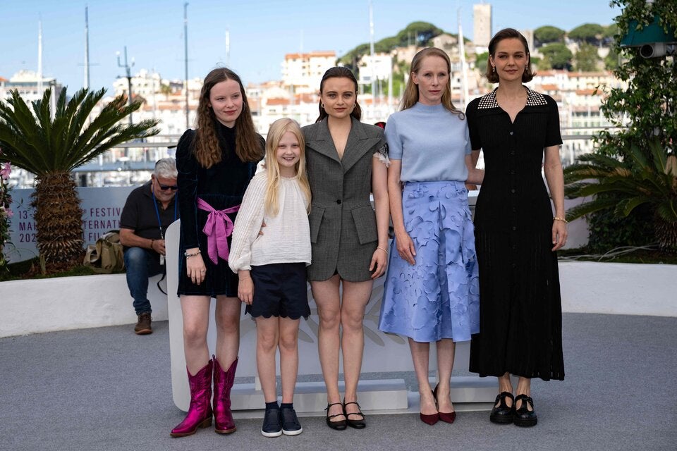 Laeni Geiseler, Hanna Heckt, Lena Urzendowsky, Susanne Wuest und Luise Heyer an der Croisette.