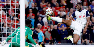Kevin Danso jubelt über Europa-League-Titel: "Bedeutet mir alles"