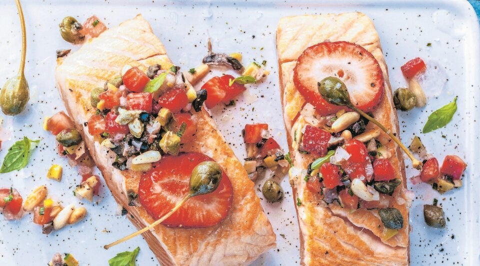 So lassen sich Erdbeeren mühelos in pikante Gerichte verpacken