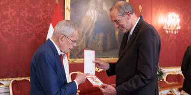 Alexander Van der Bellen mit &Ouml;WA-Pr&auml;sidet Heinz Fa&szlig;mann