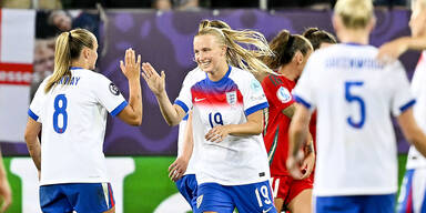 Frankreich und England im EM-Viertelfinale - Titelverteidiger siegt 6:1