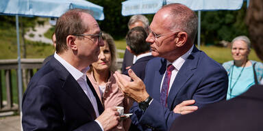 Innenminister Alexander Dobrindt und Gerhard Karner beim Migrationsgipfel auf der Zugspitze.