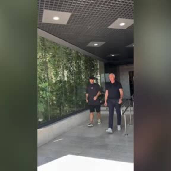 Arnautovic in Belgrad gelandet: Roter-Stern-Fans stürmen Flughafen