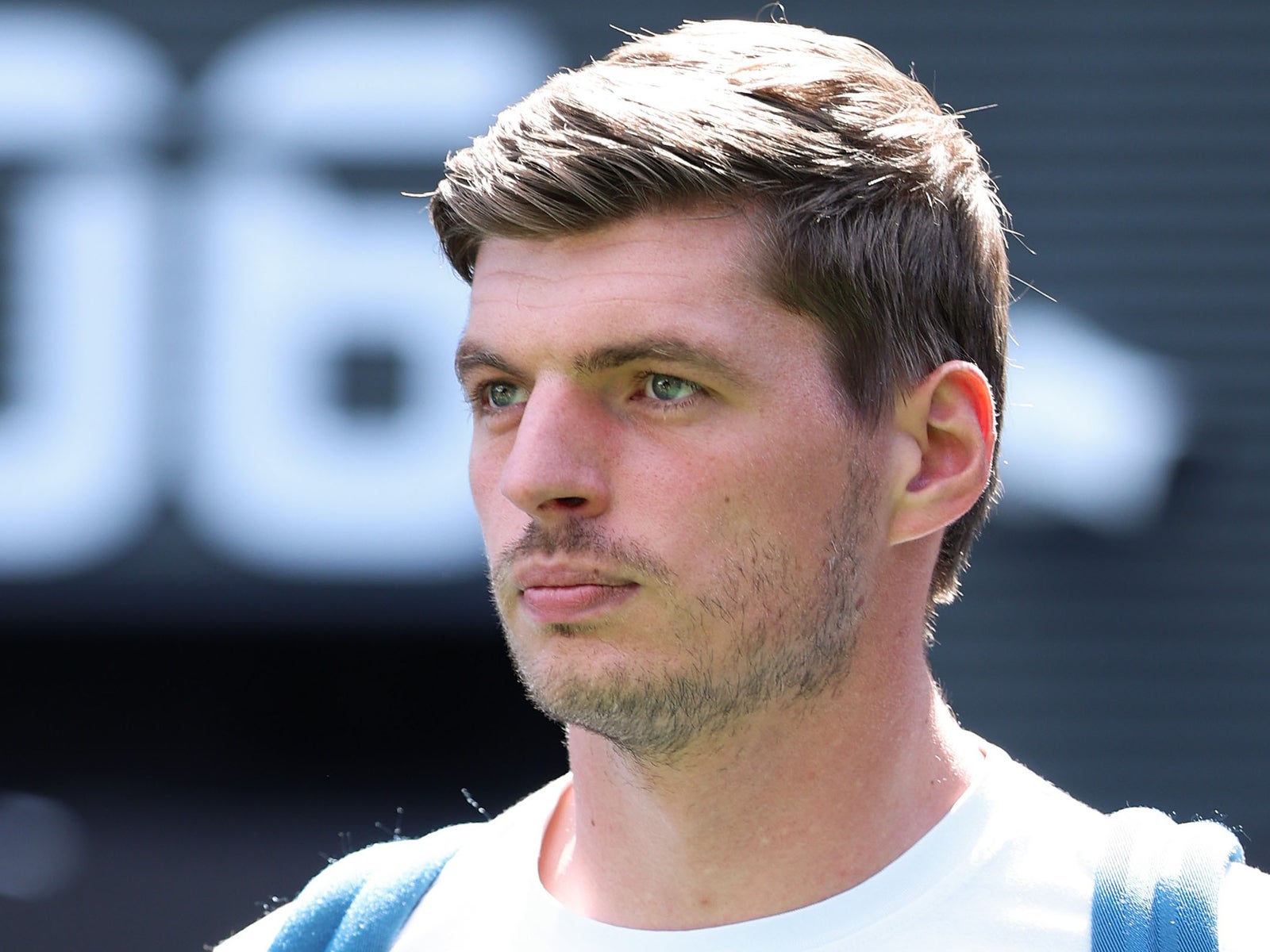 Raperin Yılmaz Baştan Çıkarıcı - Halının Üzerinde İzlemek İçin Tıkla