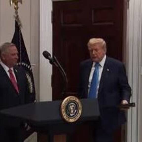 Trump verschiebt Zoll-Hammer: Ab wann sie wirklich gelten.